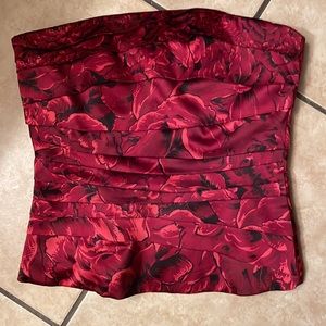 White House black market gorgeous red bustier SZ 2; runs big! Perfect